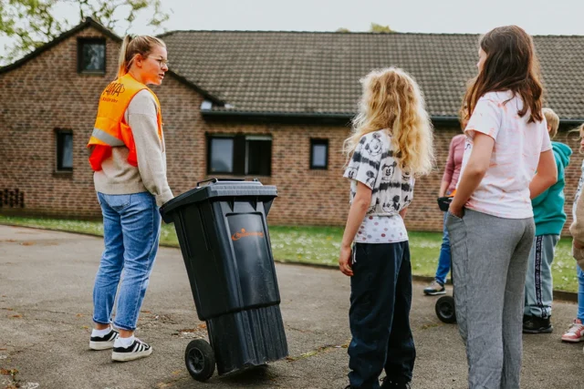 Spielerisch lernen Kinder Mülltrennung