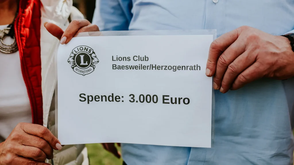 Spendencheck des Lionsclub