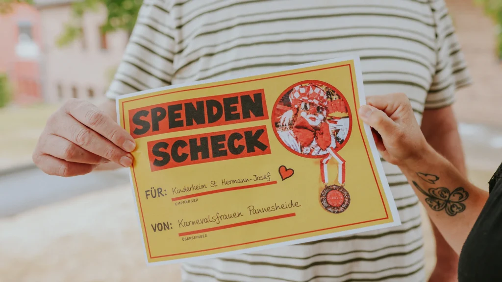 2000€ für das Kinderheim Merkstein von den Pannesheider Karnevalsfrauen