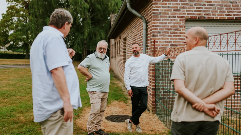 Tim Krämer, Mario Kappes und Vertreter:innen des Kinderheims im Gespräch über die aktuelle Situation der Kinder- und Jugendhilfe